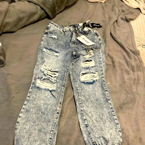 11$ ripped jeans new with tags - Picture 1 of 1